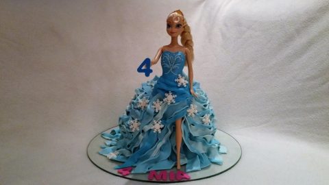3D Elsa Torte eingedeckt mit Massa Ticino